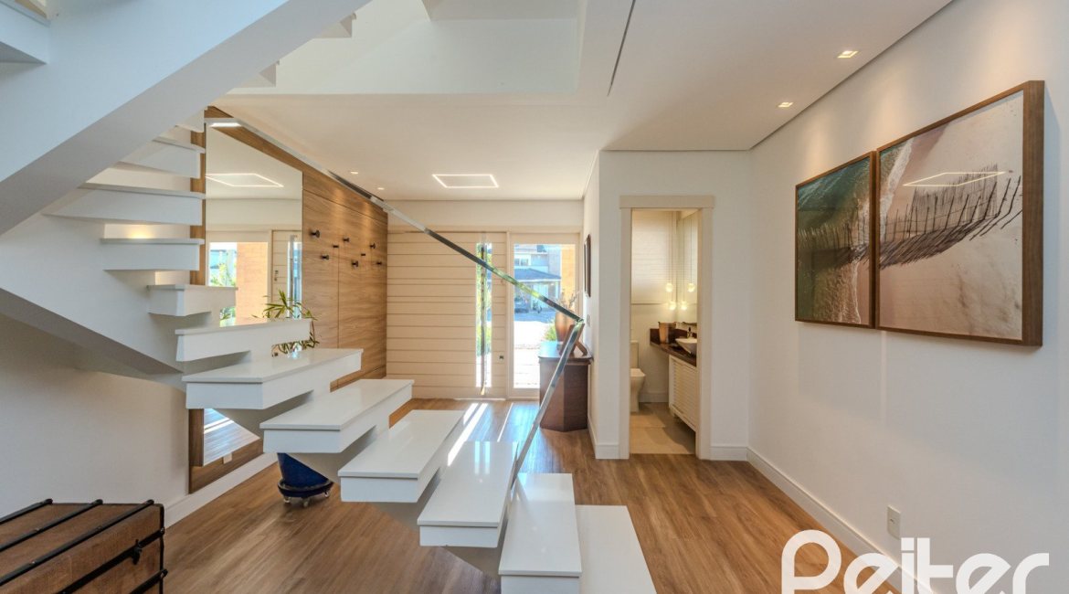 Casa em Condomínio à venda com 216m², 3 dormitórios, 1 suíte, 6 vagas, no bairro Terra Ville em PORTO ALEGRE