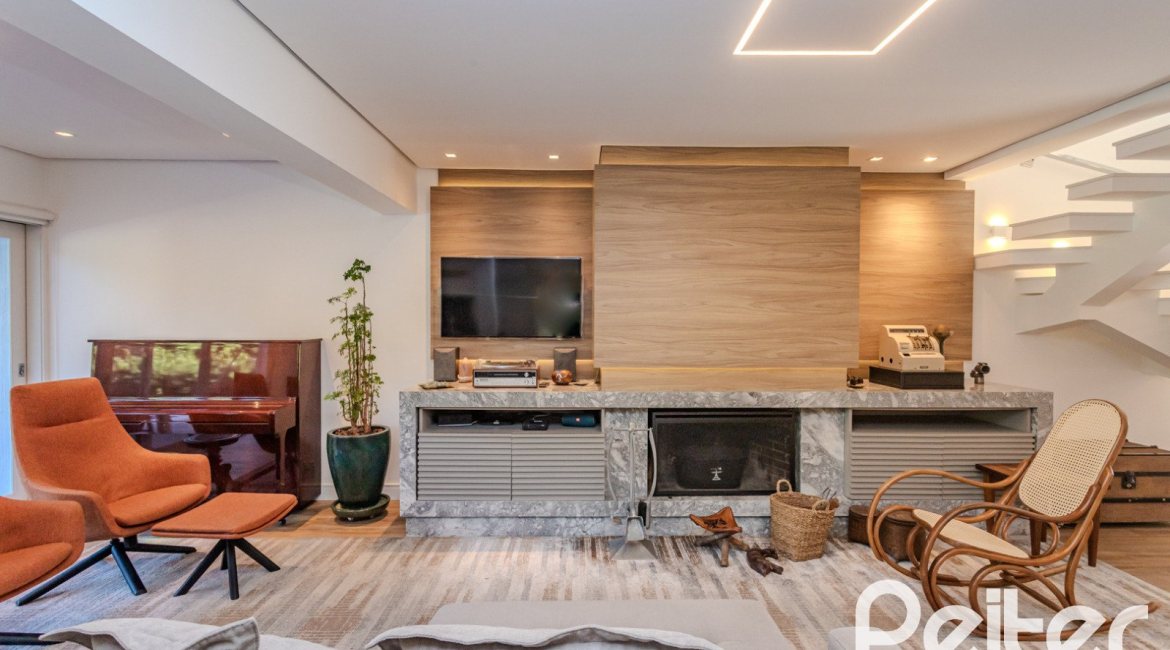 Casa em Condomínio à venda com 216m², 3 dormitórios, 1 suíte, 6 vagas, no bairro Terra Ville em PORTO ALEGRE