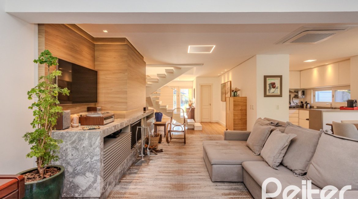 Casa em Condomínio à venda com 216m², 3 dormitórios, 1 suíte, 6 vagas, no bairro Terra Ville em PORTO ALEGRE