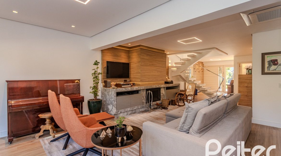 Casa em Condomínio à venda com 216m², 3 dormitórios, 1 suíte, 6 vagas, no bairro Terra Ville em PORTO ALEGRE