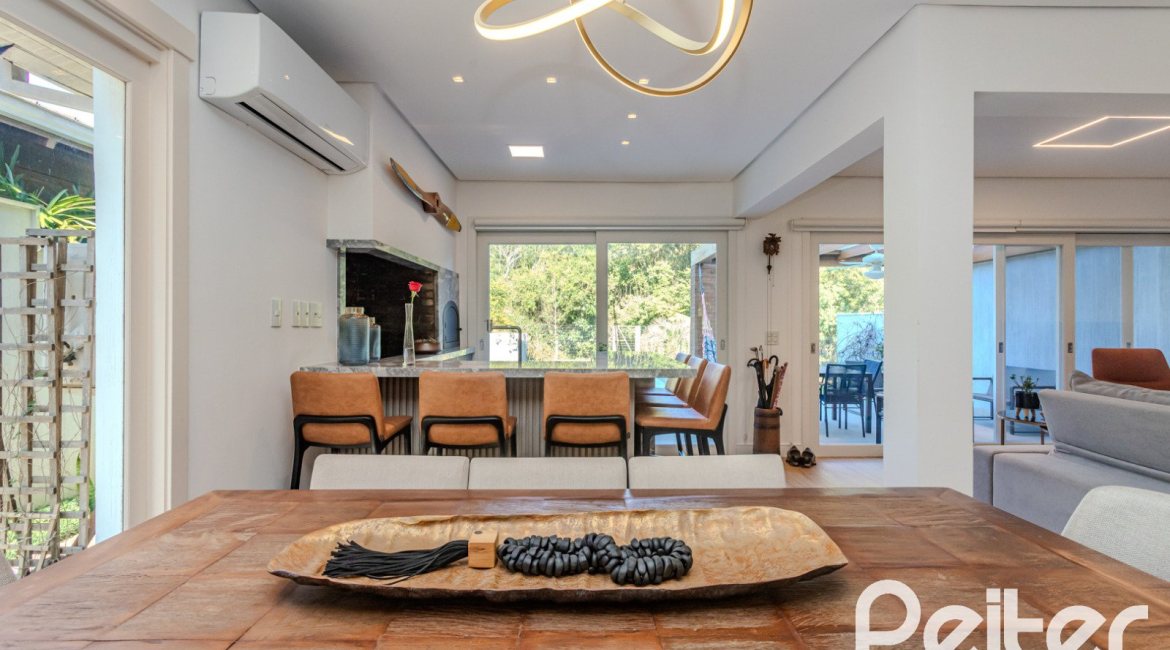 Casa em Condomínio à venda com 216m², 3 dormitórios, 1 suíte, 6 vagas, no bairro Terra Ville em PORTO ALEGRE
