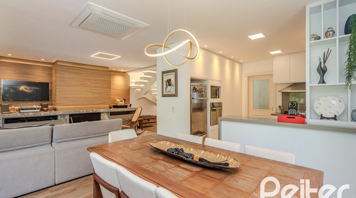 Casa em Condomínio à venda com 216m², 3 dormitórios, 1 suíte, 6 vagas, no bairro Terra Ville em PORTO ALEGRE