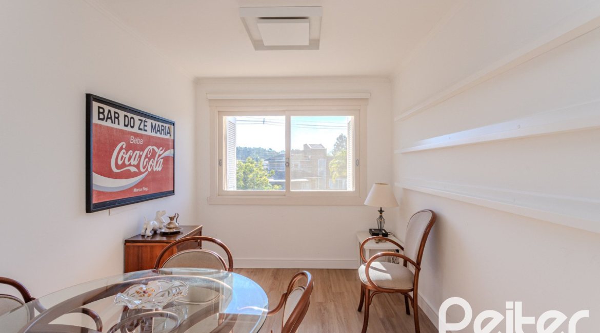 Casa em Condomínio à venda com 216m², 3 dormitórios, 1 suíte, 6 vagas, no bairro Terra Ville em PORTO ALEGRE