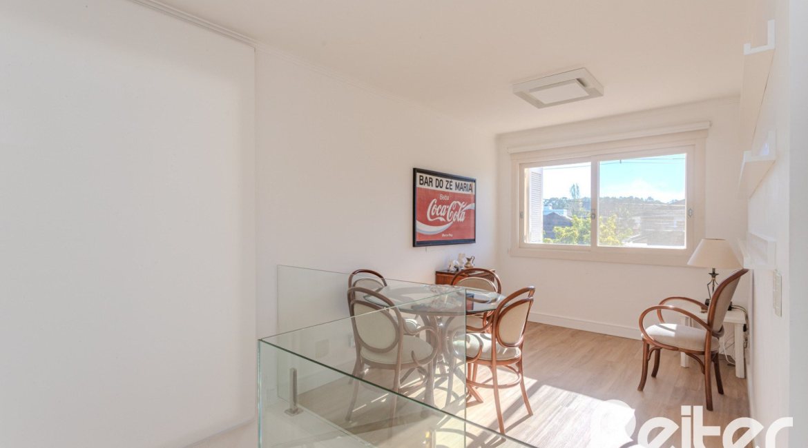 Casa em Condomínio à venda com 216m², 3 dormitórios, 1 suíte, 6 vagas, no bairro Terra Ville em PORTO ALEGRE