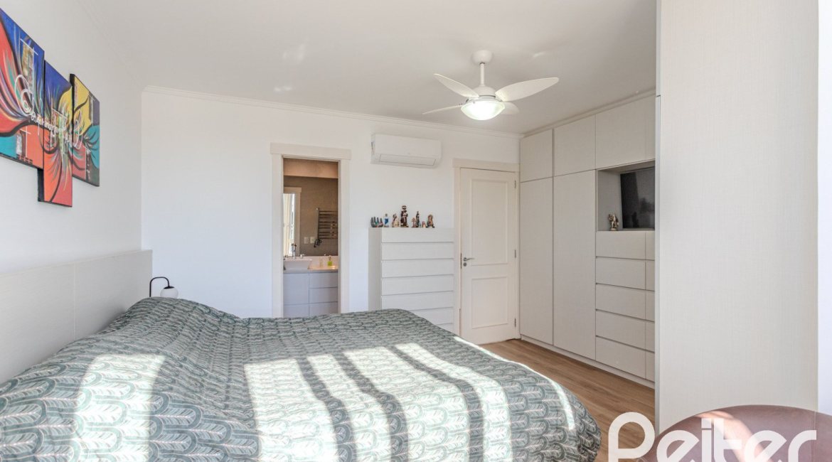 Casa em Condomínio à venda com 216m², 3 dormitórios, 1 suíte, 6 vagas, no bairro Terra Ville em PORTO ALEGRE