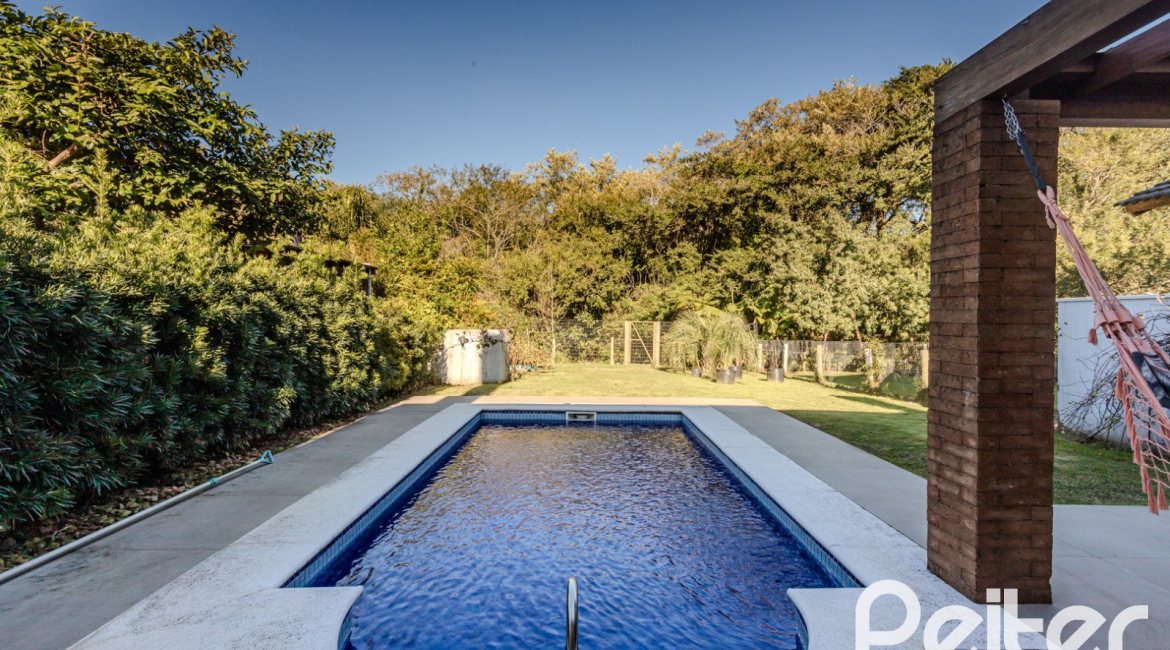 Casa em Condomínio à venda com 216m², 3 dormitórios, 1 suíte, 6 vagas, no bairro Terra Ville em PORTO ALEGRE