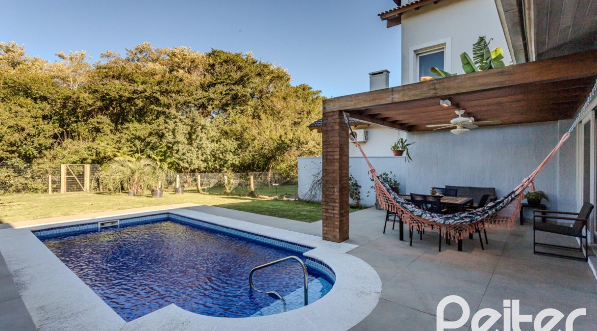 Casa em Condomínio à venda com 216m², 3 dormitórios, 1 suíte, 6 vagas, no bairro Terra Ville em PORTO ALEGRE