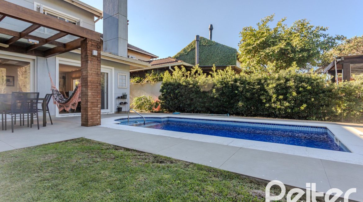 Casa em Condomínio à venda com 216m², 3 dormitórios, 1 suíte, 6 vagas, no bairro Terra Ville em PORTO ALEGRE