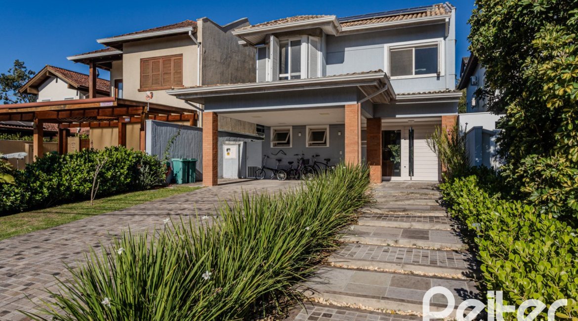Casa em Condomínio à venda com 216m², 3 dormitórios, 1 suíte, 6 vagas, no bairro Terra Ville em PORTO ALEGRE