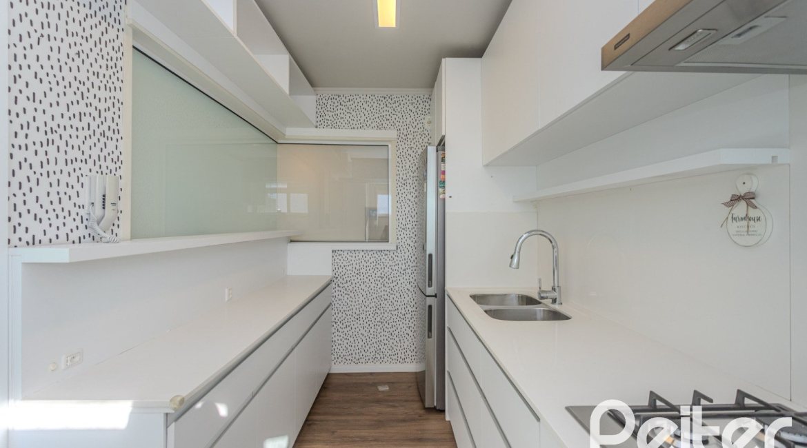 Cobertura à venda com 172m², 3 dormitórios, 1 suíte, 2 vagas, no bairro Tristeza em PORTO ALEGRE
