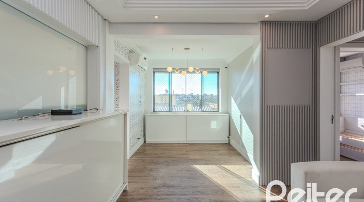 Cobertura à venda com 172m², 3 dormitórios, 1 suíte, 2 vagas, no bairro Tristeza em PORTO ALEGRE