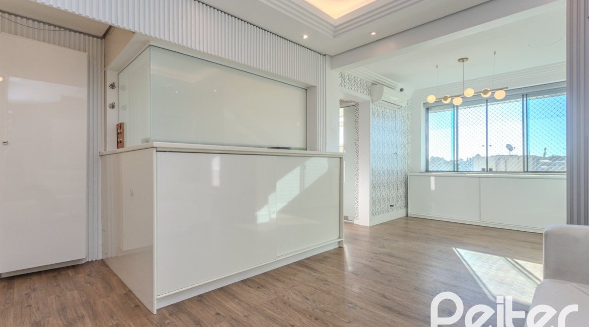 Cobertura à venda com 172m², 3 dormitórios, 1 suíte, 2 vagas, no bairro Tristeza em PORTO ALEGRE