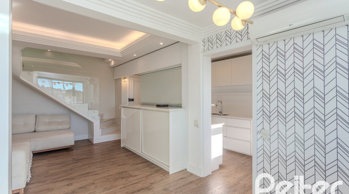 Cobertura à venda com 172m², 3 dormitórios, 1 suíte, 2 vagas, no bairro Tristeza em PORTO ALEGRE