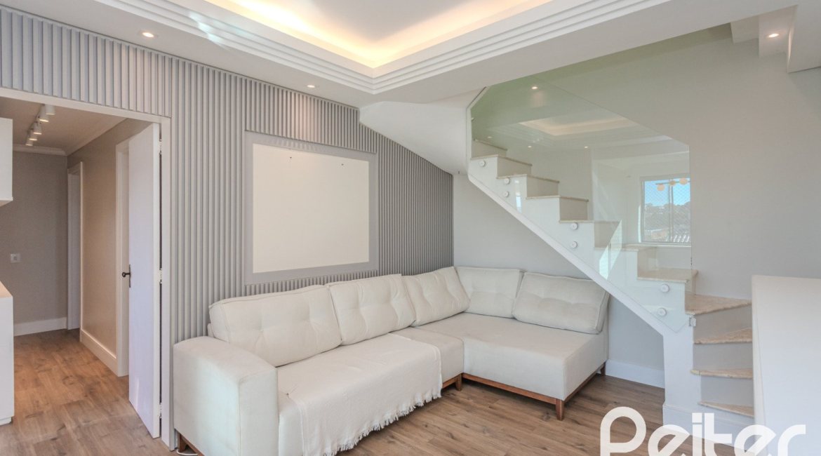 Cobertura à venda com 172m², 3 dormitórios, 1 suíte, 2 vagas, no bairro Tristeza em PORTO ALEGRE