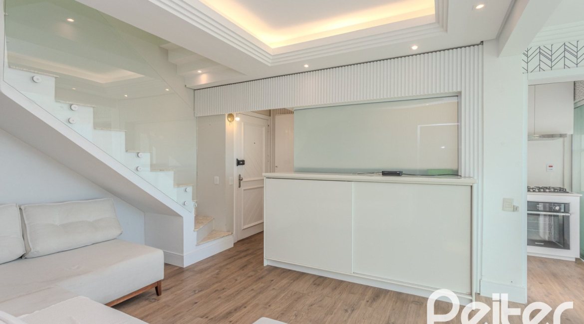 Cobertura à venda com 172m², 3 dormitórios, 1 suíte, 2 vagas, no bairro Tristeza em PORTO ALEGRE