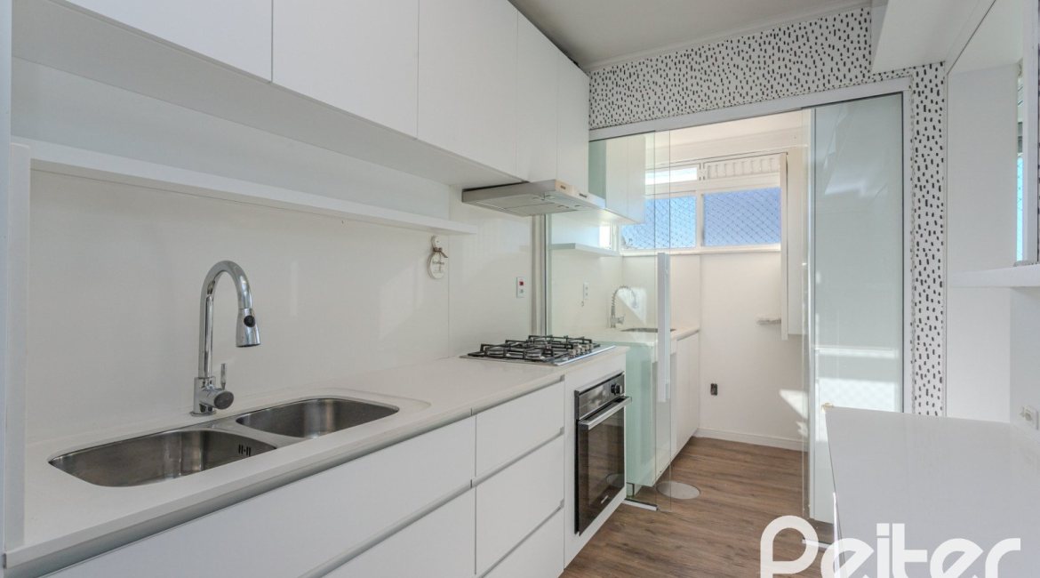 Cobertura à venda com 172m², 3 dormitórios, 1 suíte, 2 vagas, no bairro Tristeza em PORTO ALEGRE
