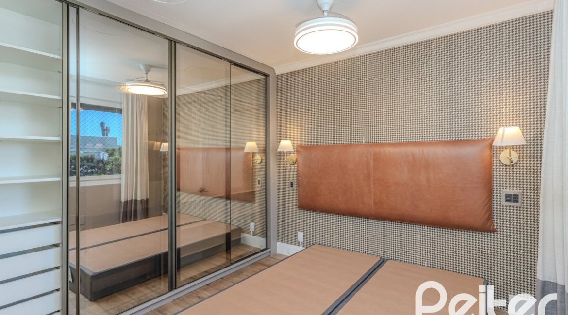 Cobertura à venda com 172m², 3 dormitórios, 1 suíte, 2 vagas, no bairro Tristeza em PORTO ALEGRE