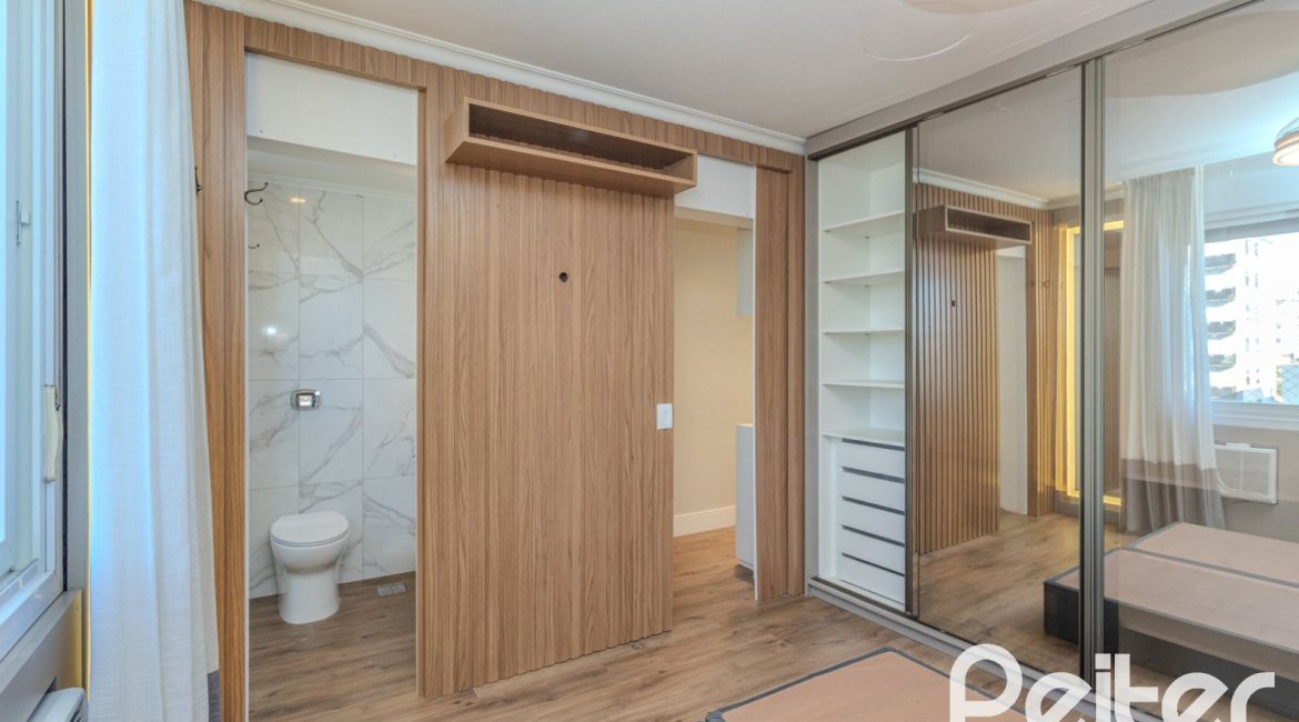 Cobertura à venda com 172m², 3 dormitórios, 1 suíte, 2 vagas, no bairro Tristeza em PORTO ALEGRE