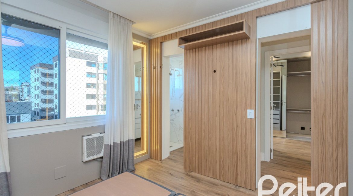 Cobertura à venda com 172m², 3 dormitórios, 1 suíte, 2 vagas, no bairro Tristeza em PORTO ALEGRE