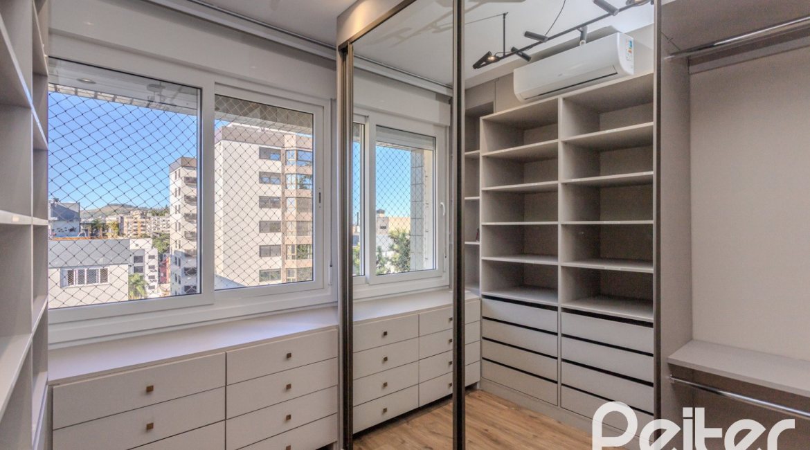 Cobertura à venda com 172m², 3 dormitórios, 1 suíte, 2 vagas, no bairro Tristeza em PORTO ALEGRE