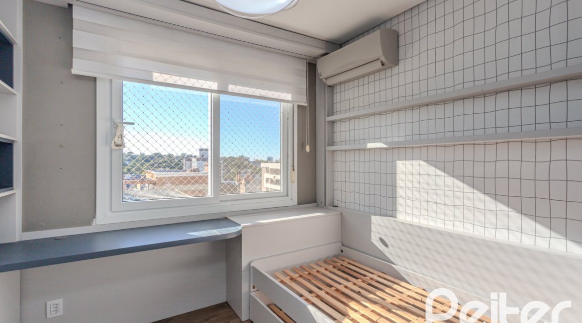 Cobertura à venda com 172m², 3 dormitórios, 1 suíte, 2 vagas, no bairro Tristeza em PORTO ALEGRE