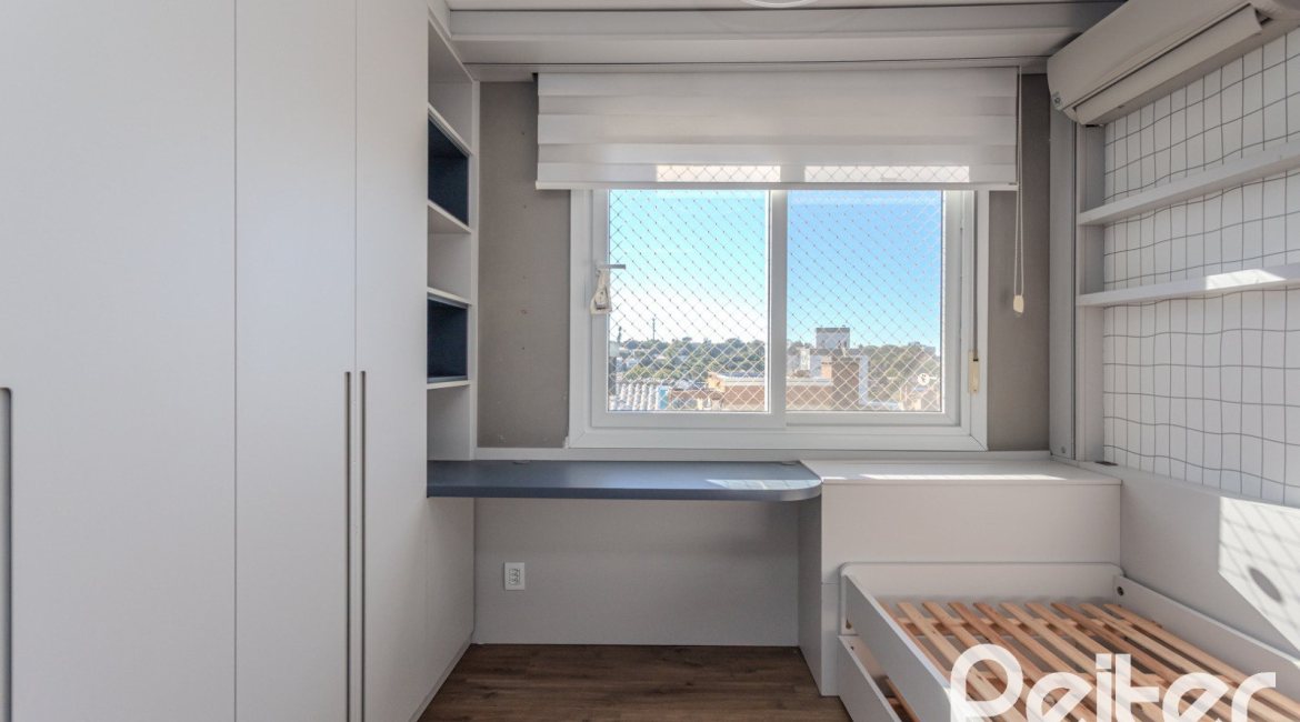 Cobertura à venda com 172m², 3 dormitórios, 1 suíte, 2 vagas, no bairro Tristeza em PORTO ALEGRE