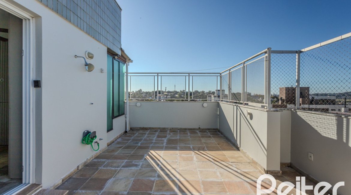 Cobertura à venda com 172m², 3 dormitórios, 1 suíte, 2 vagas, no bairro Tristeza em PORTO ALEGRE