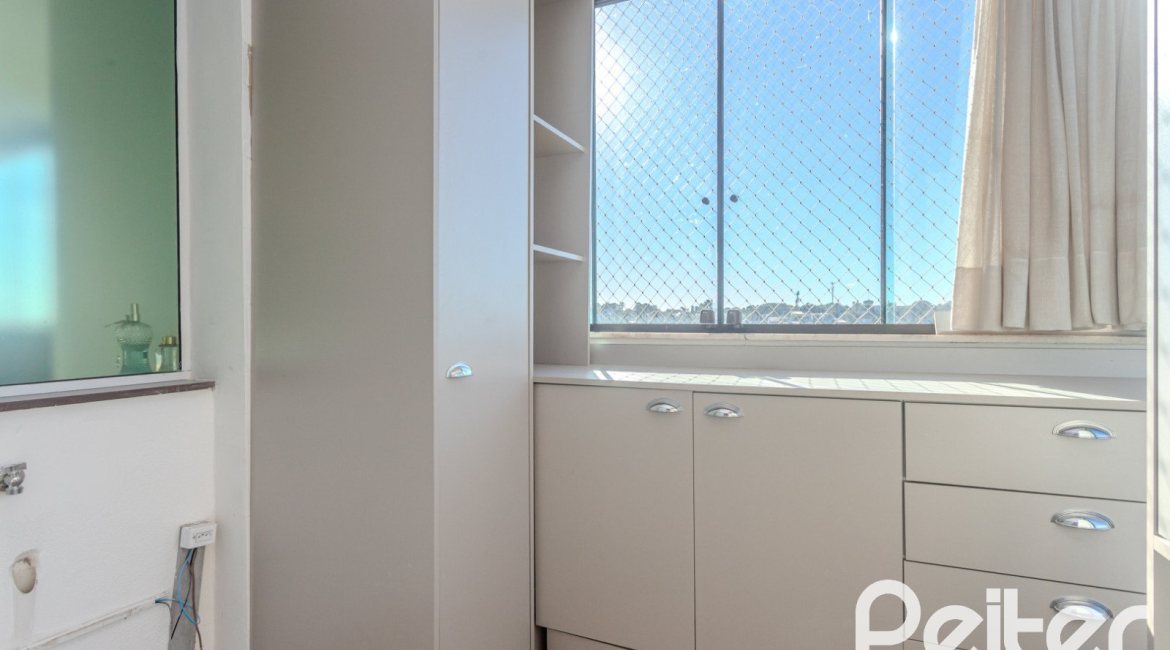 Cobertura à venda com 172m², 3 dormitórios, 1 suíte, 2 vagas, no bairro Tristeza em PORTO ALEGRE
