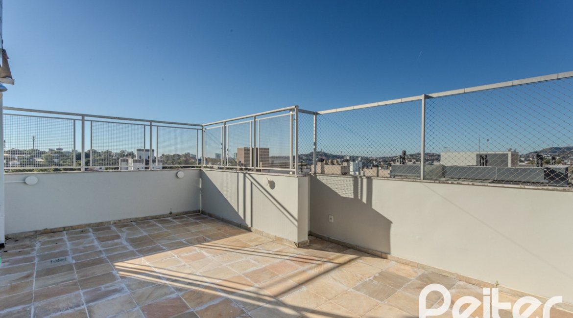 Cobertura à venda com 172m², 3 dormitórios, 1 suíte, 2 vagas, no bairro Tristeza em PORTO ALEGRE