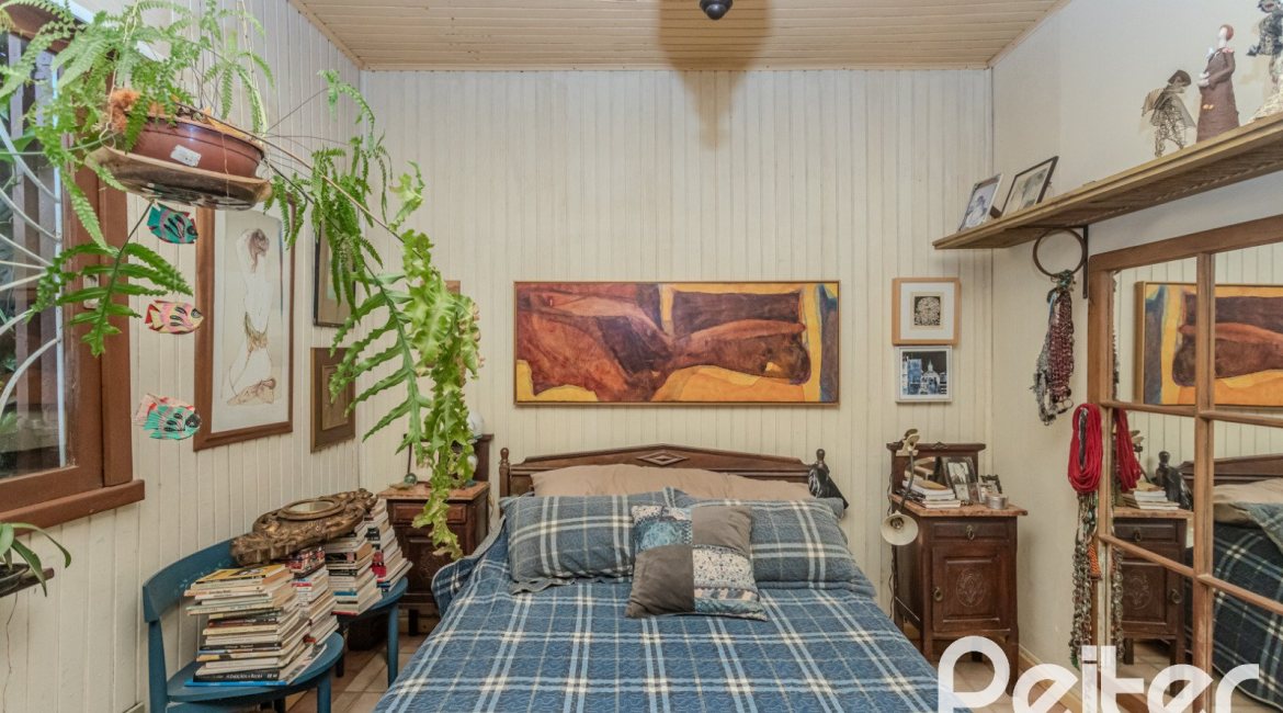 Casa à venda com 234m², 3 dormitórios, 1 suíte, 3 vagas, no bairro Guarujá em Porto Alegre