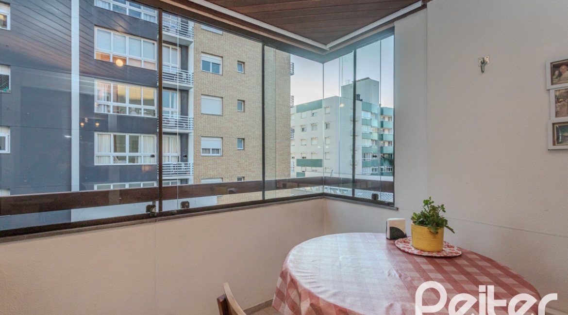 Apartamento à venda com 82m², 2 dormitórios, 1 vaga, no bairro Tristeza em PORTO ALEGRE