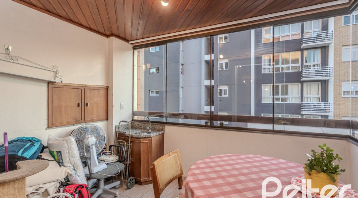 Apartamento à venda com 82m², 2 dormitórios, 1 vaga, no bairro Tristeza em PORTO ALEGRE