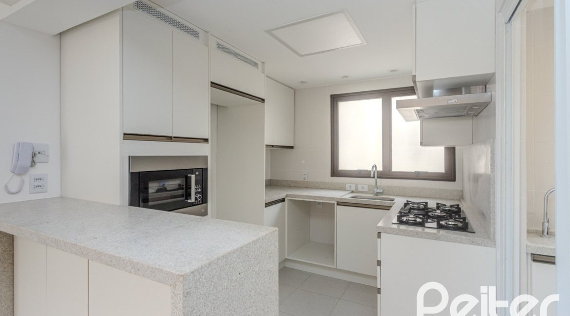 Apartamento à venda com 98m², 2 dormitórios, 1 suíte, 2 vagas, no bairro Tristeza em PORTO ALEGRE