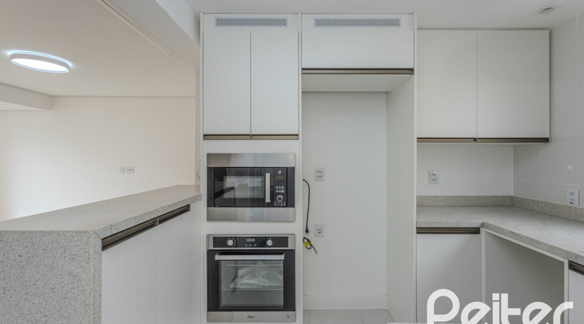 Apartamento à venda com 98m², 2 dormitórios, 1 suíte, 2 vagas, no bairro Tristeza em PORTO ALEGRE