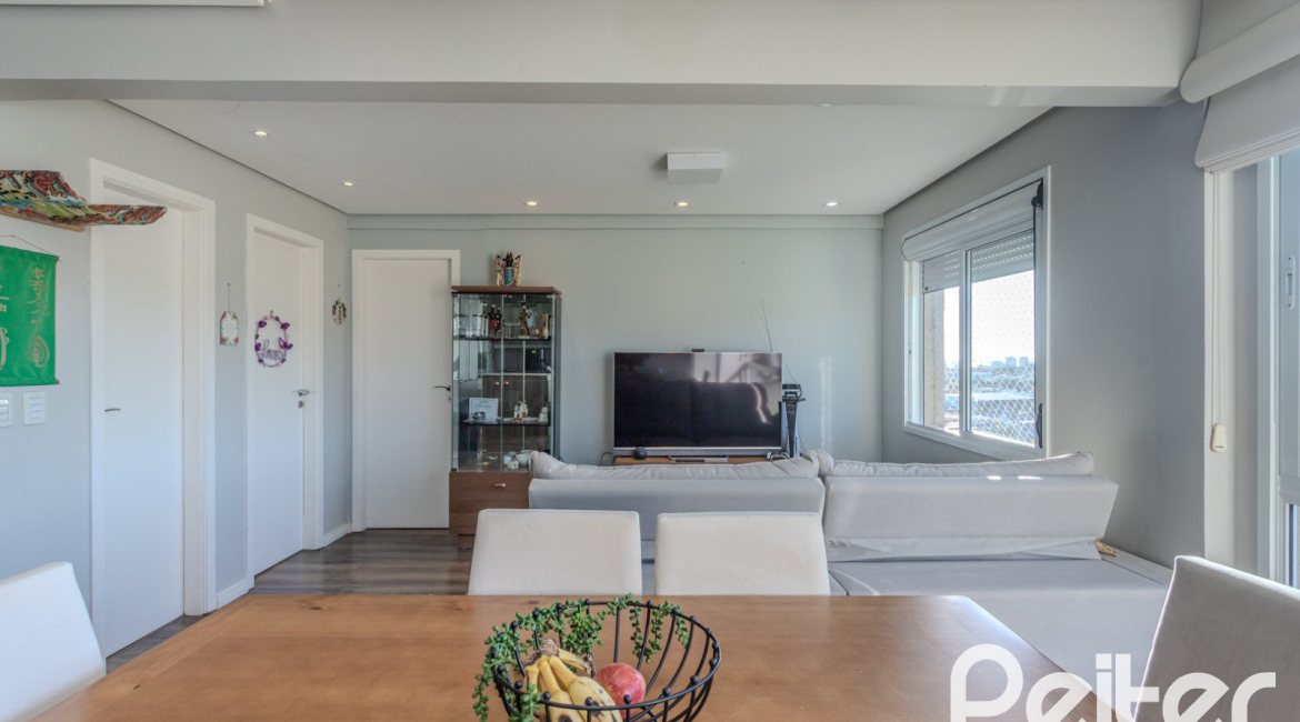 Apartamento à venda com 71m², 2 dormitórios, 1 suíte, 1 vaga, no bairro Cavalhada em PORTO ALEGRE