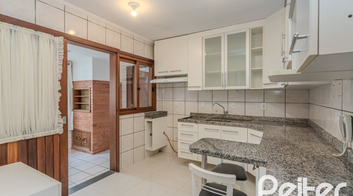 Apartamento à venda com 100m², 2 dormitórios, 1 suíte, 1 vaga, no bairro Tristeza em Porto Alegre