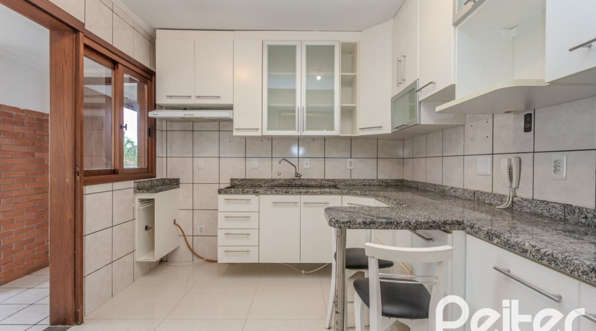 Apartamento à venda com 100m², 2 dormitórios, 1 suíte, 1 vaga, no bairro Tristeza em Porto Alegre