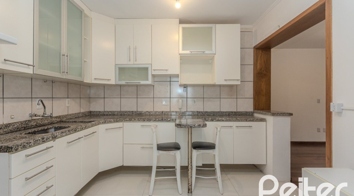 Apartamento à venda com 100m², 2 dormitórios, 1 suíte, 1 vaga, no bairro Tristeza em Porto Alegre