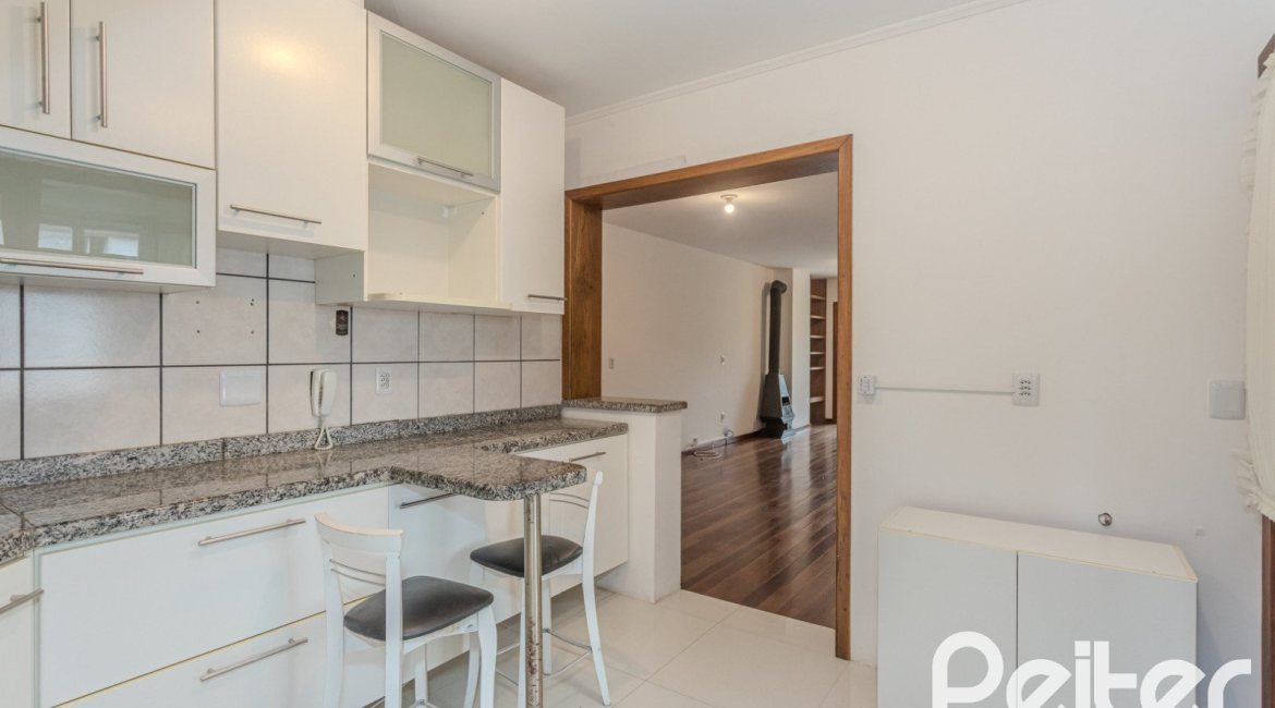Apartamento à venda com 100m², 2 dormitórios, 1 suíte, 1 vaga, no bairro Tristeza em Porto Alegre