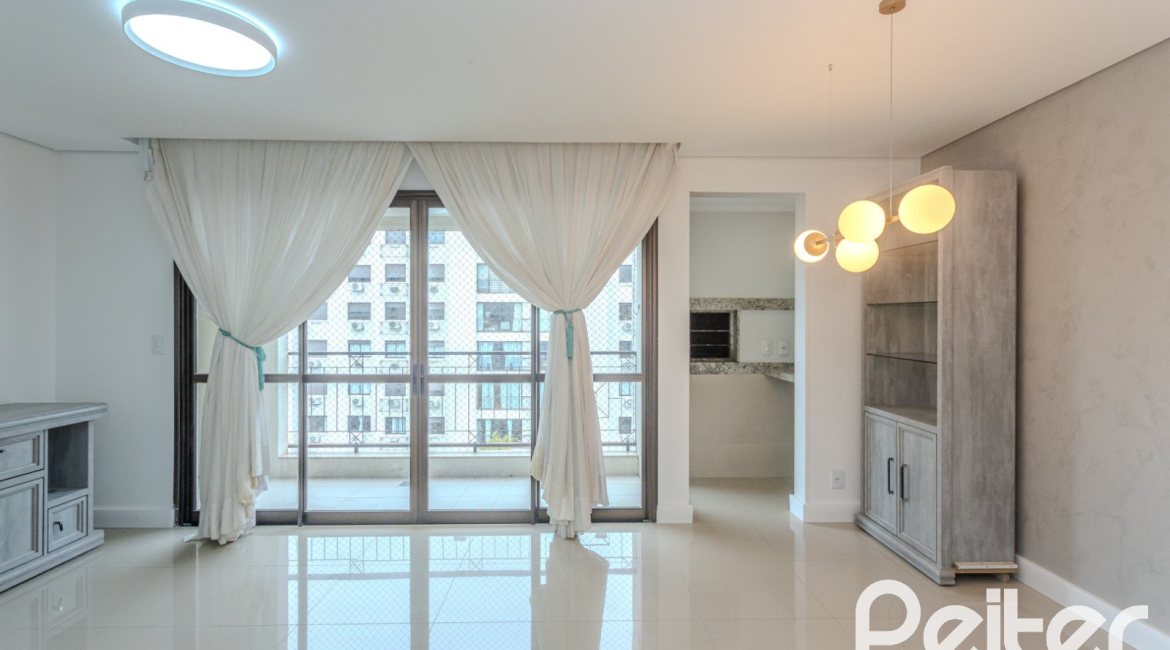 Apartamento à venda com 88m², 3 dormitórios, 1 suíte, 2 vagas, no bairro Tristeza em PORTO ALEGRE
