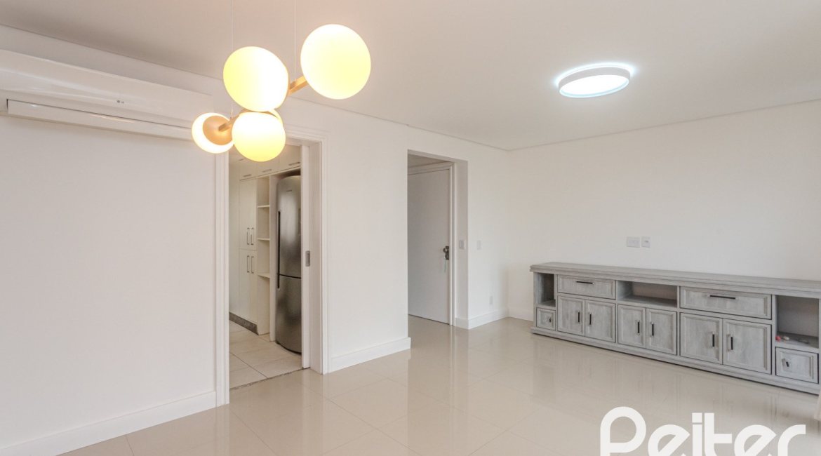 Apartamento à venda com 88m², 3 dormitórios, 1 suíte, 2 vagas, no bairro Tristeza em PORTO ALEGRE