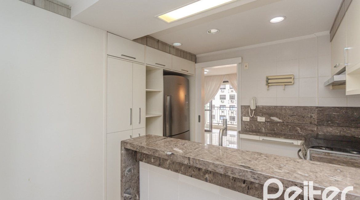 Apartamento à venda com 88m², 3 dormitórios, 1 suíte, 2 vagas, no bairro Tristeza em PORTO ALEGRE