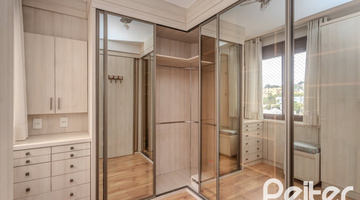 Apartamento à venda com 88m², 3 dormitórios, 1 suíte, 2 vagas, no bairro Tristeza em PORTO ALEGRE