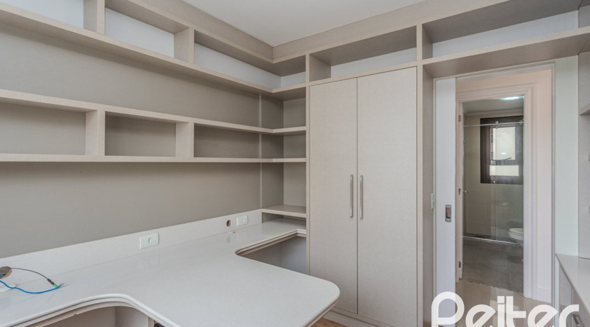 Apartamento à venda com 88m², 3 dormitórios, 1 suíte, 2 vagas, no bairro Tristeza em PORTO ALEGRE