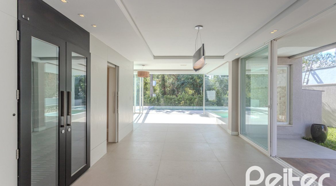 Casa em Condomínio à venda com 400m², 4 dormitórios, 4 suítes, 4 vagas, no bairro Alphaville em PORTO ALEGRE