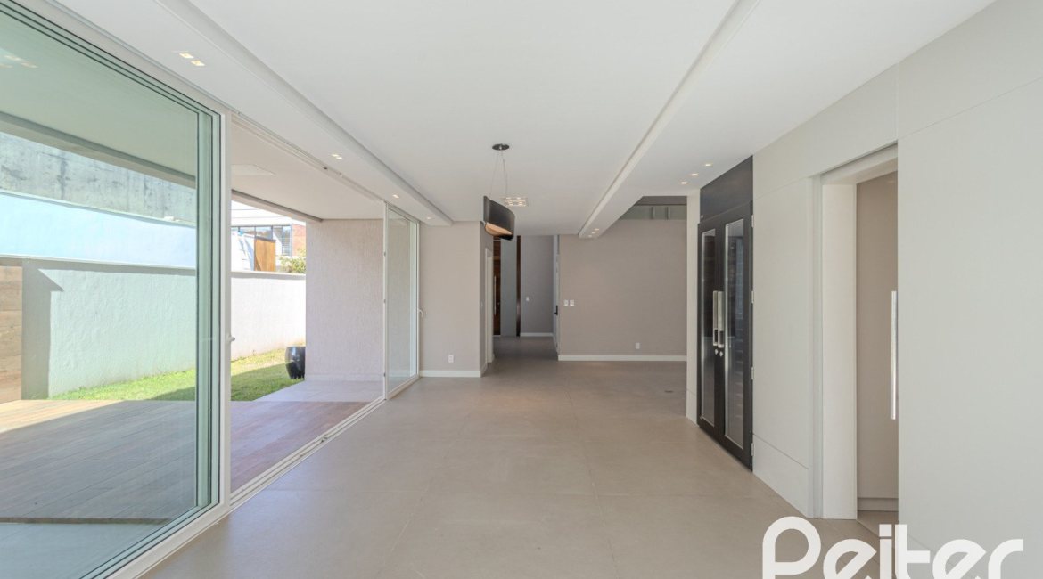 Casa em Condomínio à venda com 400m², 4 dormitórios, 4 suítes, 4 vagas, no bairro Alphaville em PORTO ALEGRE