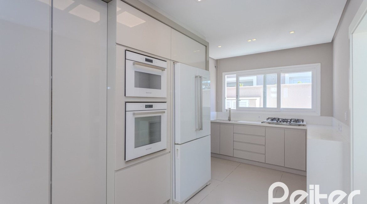 Casa em Condomínio à venda com 400m², 4 dormitórios, 4 suítes, 4 vagas, no bairro Alphaville em PORTO ALEGRE
