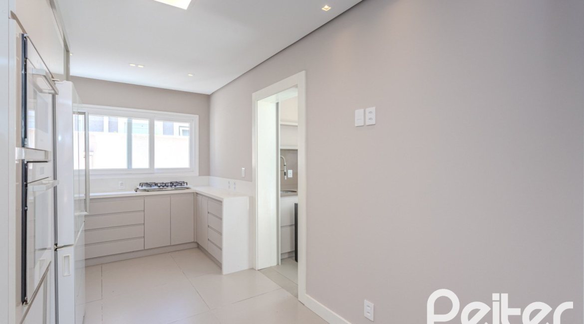 Casa em Condomínio à venda com 400m², 4 dormitórios, 4 suítes, 4 vagas, no bairro Alphaville em PORTO ALEGRE