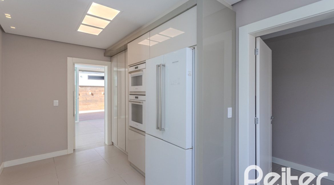 Casa em Condomínio à venda com 400m², 4 dormitórios, 4 suítes, 4 vagas, no bairro Alphaville em PORTO ALEGRE