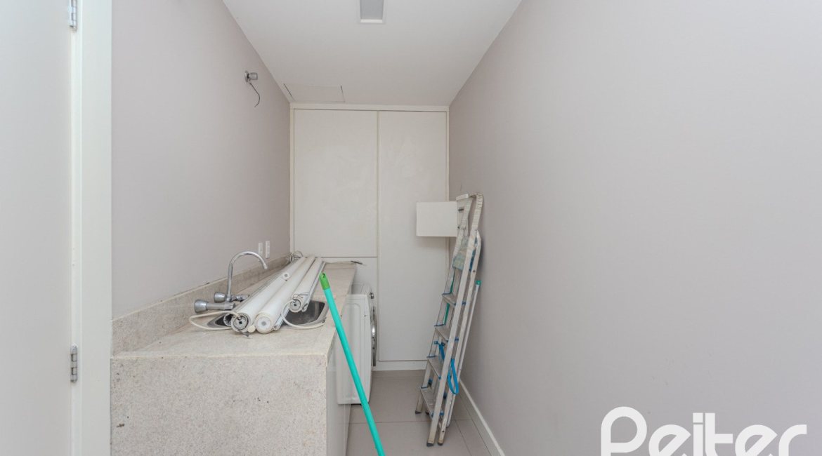 Casa em Condomínio à venda com 400m², 4 dormitórios, 4 suítes, 4 vagas, no bairro Alphaville em PORTO ALEGRE